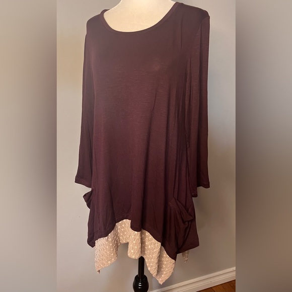 LOGO by Lori Goldstein Long Sleeved Tunic W/ Pockets and Asymmetrical Hemlines! - Picture 3 of 9